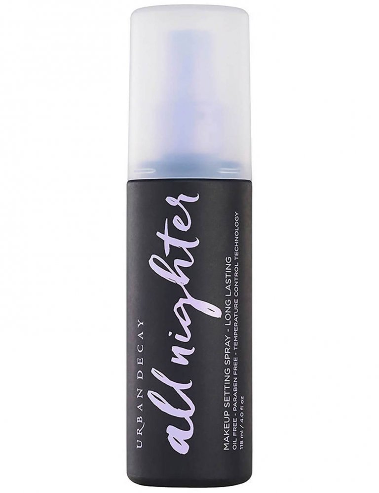 All Nighter farðaspreyið er goðsagnakennt í bransanum. Nokkur sprey halda förðuninni á sínum stað langt fram eftir nóttu.