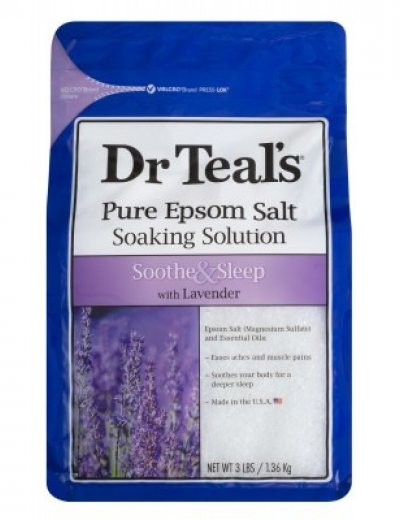 Vörurnar frá Dr. Teal's sameina ótrúlega eiginleika hreins Epsom salts saman við hressandi og endurnærandi eiginleika náttúrulegra ilmkjarnaolía. Róandi lavender ilmurinn slakar á huganum og stuðlar að betri svefn á meðan Epsom saltið losar líkamann við verki og þreytu. Lyfja, 2.259 kr.