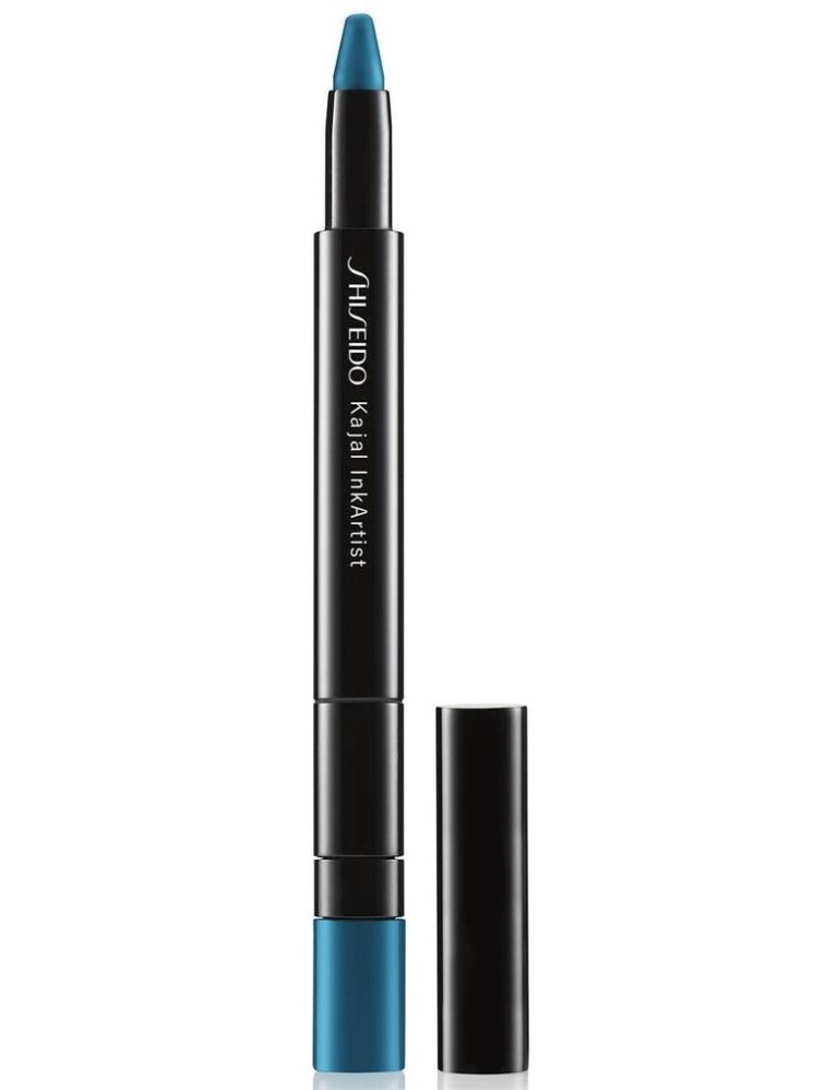 Kajal InkArtist frá Shiseido er æðisleg formúla af mjúkum augnblýanti sem helst sérlega vel á augunum. Þessi litur heitir Zumi Sky, Hagkaup, 4.699 kr.