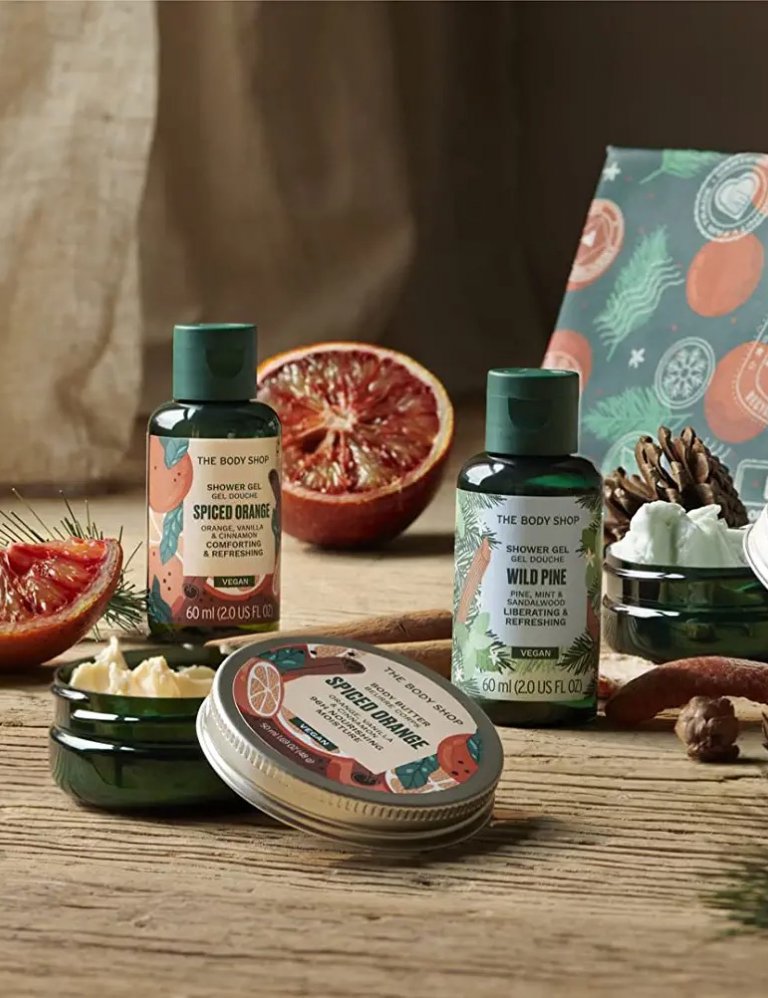 Jólapakkningarnar frá The Body Shop eru tilvaldar undir jólatréð eða til að dekra við sig í aðdraganda jóla, The Body Shop, 4.340 kr.