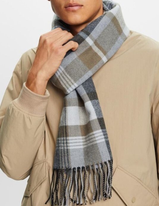 Esprit, 7.495 kr.