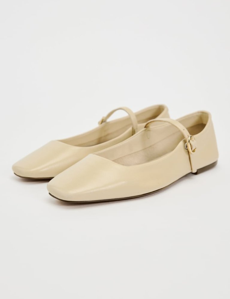 Zara, 7.995 kr.