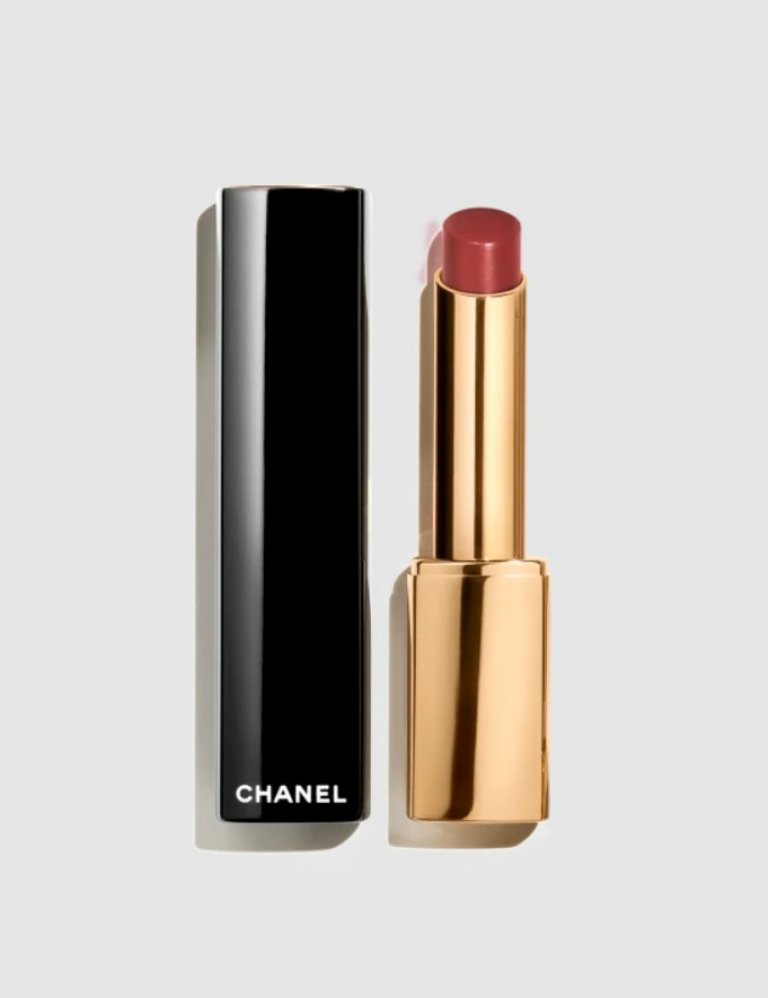 Rouge Allure L´Extrait í lit 827 er dásamlegur, kremaður brúntóna varalitur.