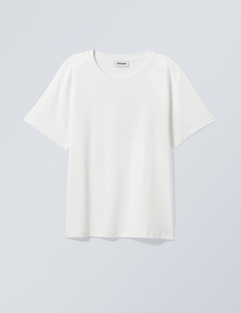 Essence standar T-shirt, Weekday Smáralind.