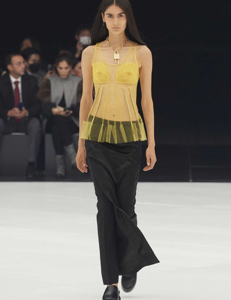 Næntís-væb hjá Givenchy.