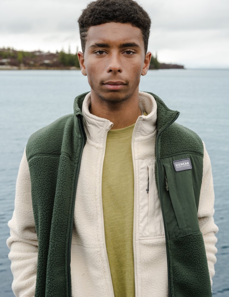 Fatnaður úr Icewear.