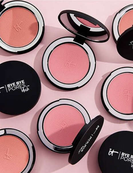 Bye Bye Blush kinnaliturinn frá It Cosmetics fyllir í opnar húðholur og fínar línur fyrir jafna áferð. Liturinn Natural Pretty, Hagkaup, 5.499 kr.