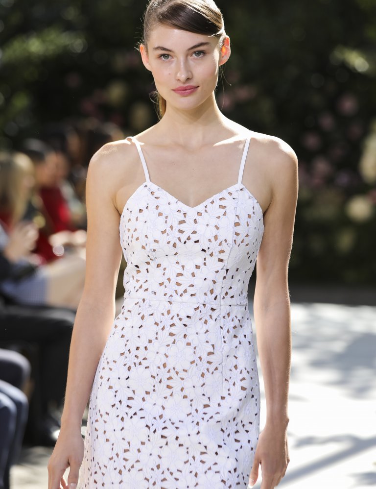 Broderie Anglaise hjá Michael Kors vorið 2022.