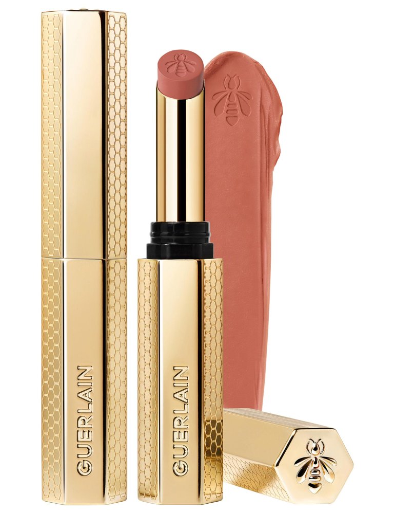 Kiss Kiss Blur Matte Lipstick frá Guerlain er mjúkur, mattur varalitur sem gefur vörunum náttúrulega mjúka og "blurred" áferð, einstaklega elegant! Kemur í 20 litatónum og fást í Hagkaup, Smáralind.