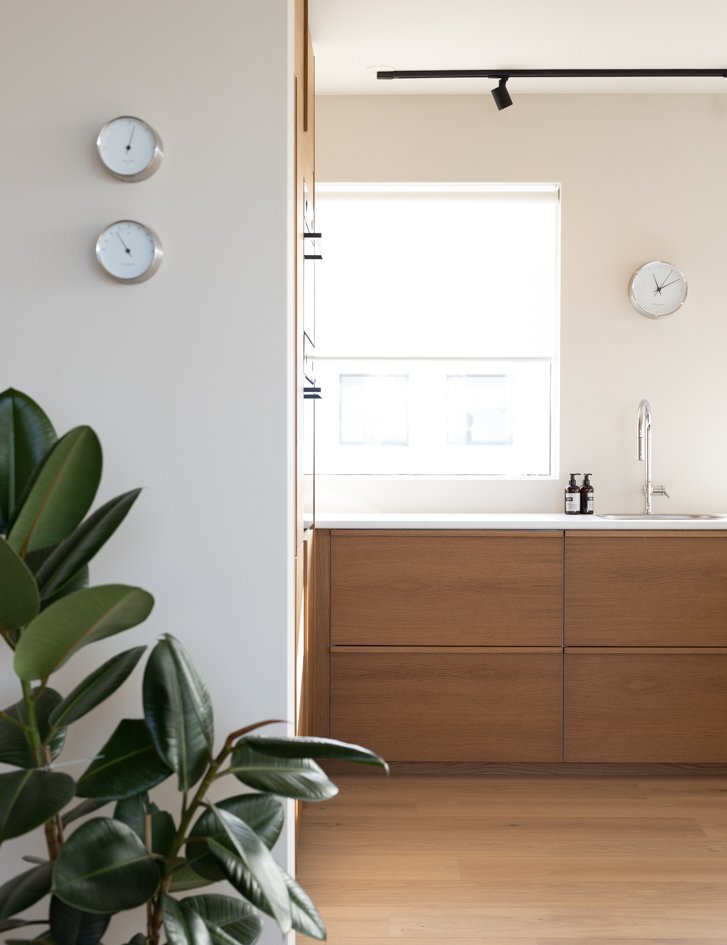 Náttúrulegt efnisval verður vinsælt, segir Svala, sem á heiðurinn að þessu fallega eldhúsi.
Mynd / Þórkatla Sif Alberssóttir.