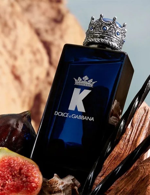 K Parfum frá Dolce & Gabbana er nýjasta viðbótin í K-ilmlínunni og býður upp á dýpri og kraftmeiri túlkun á þeim upprunalega sem sló heldur betur í gegn. Ítalskur glamúr og kynþokki í flösku!