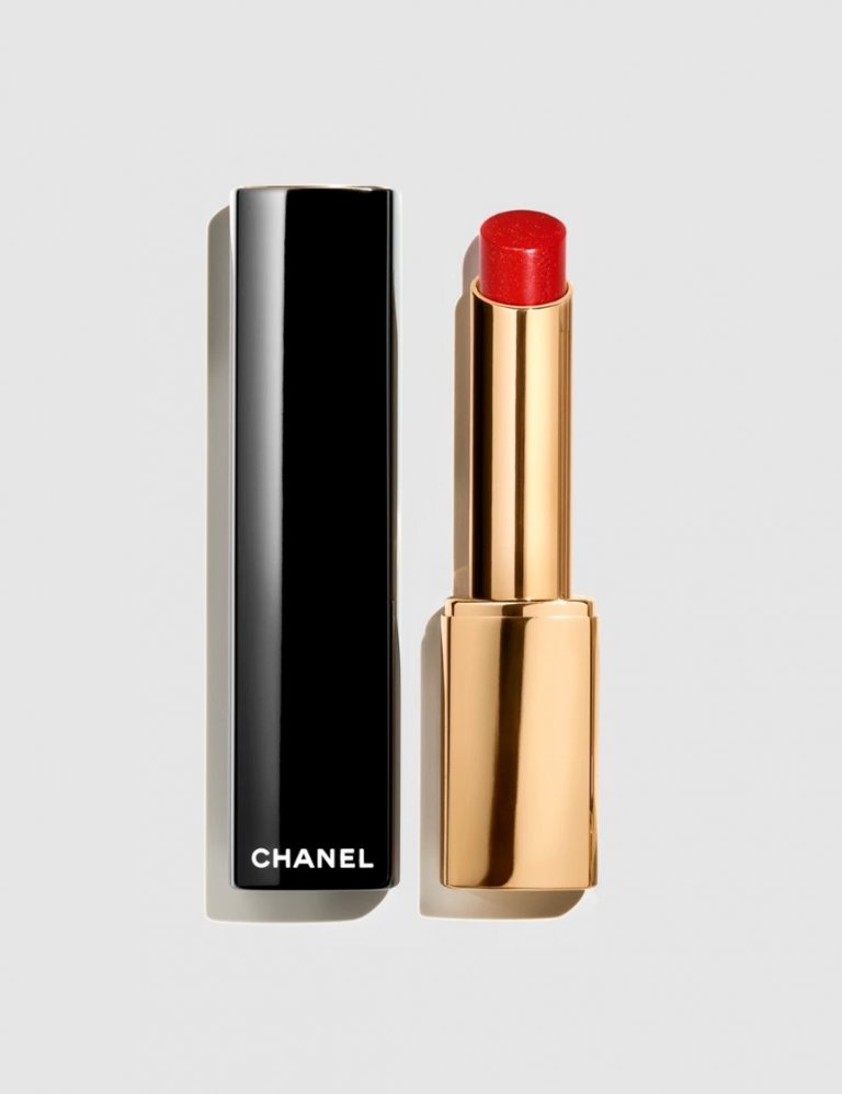 Rouge Allure L´Extrait í lit 817 er guðdómlegur rauður litur með örlitlu shimmeri.