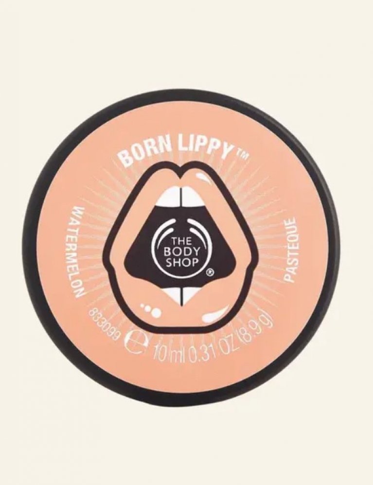 Nærðu og verndaðu varirnar þínar með þessu dásamlega frískandi Pink Grapefruit Lip Butter. Þykkt og smjörkennt, nærir og mýkir þurrar varir og gefur léttan, náttúrulegan og litlausan gljáa. The Body Shop, 1.490 kr.
