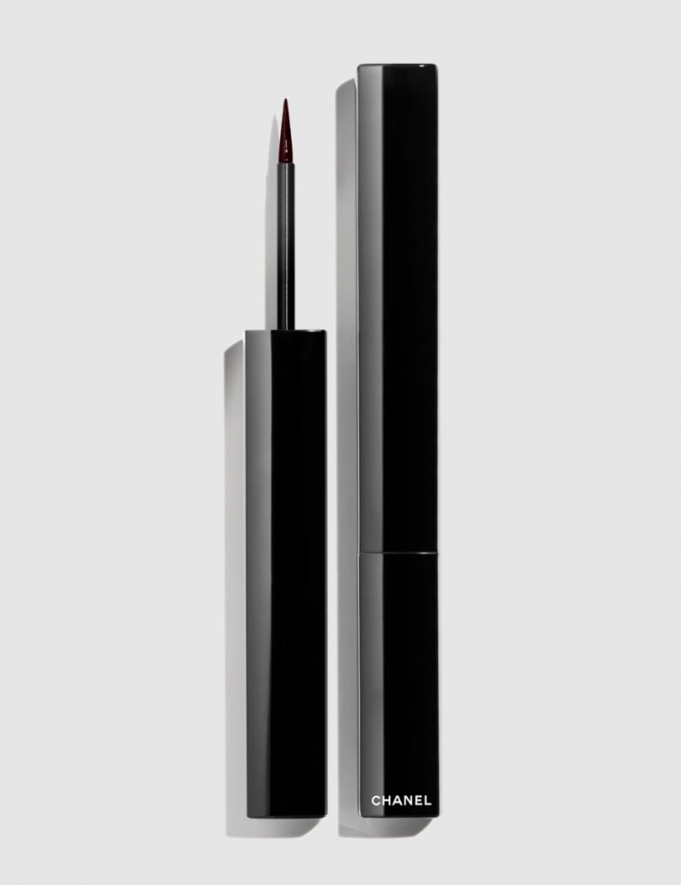 Klassískur, blautur eyeliner sem hentar vel í grafískar línur í kringum augun.