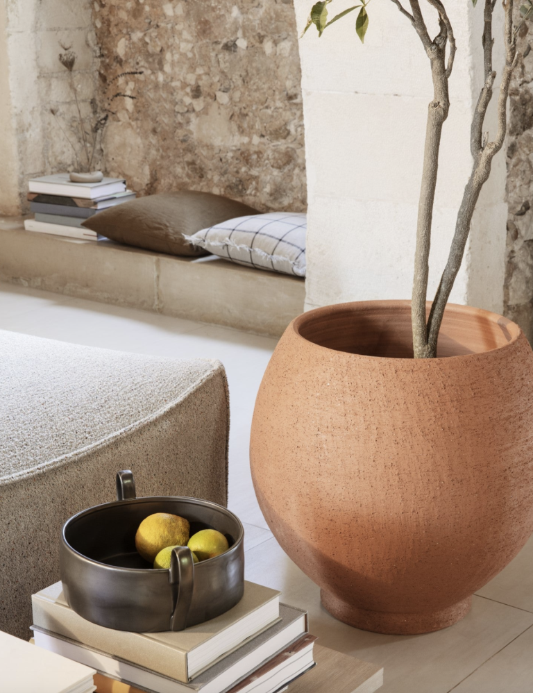 Sjúklega sætur blómapottur úr terracotta frá FERM Living.