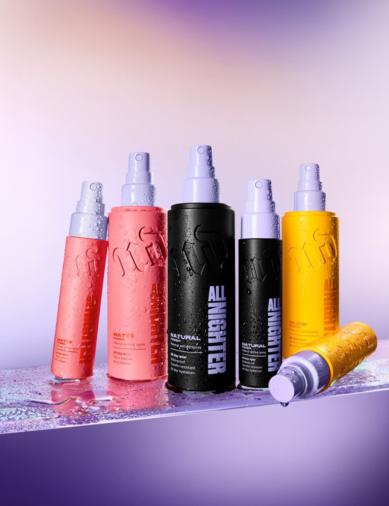 Vinsælu farðaspreyin frá Urban Decay koma nú í allskyns nýjum útgáfum eftir húðtýpu og þörf hvers og eins. 