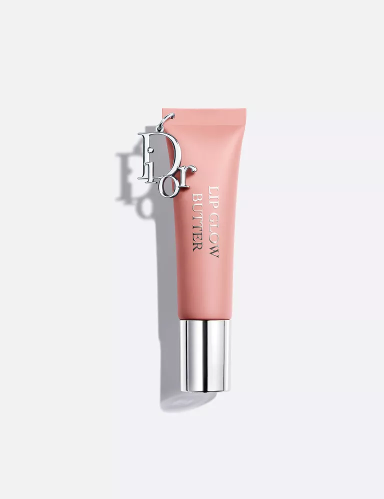 Dior Addict Lip Glow Butter er nærandi varameðferð með glansandi áferð sem sameinar kosti varasalva og gloss. Fæst í Hagkaup, Smáralind.