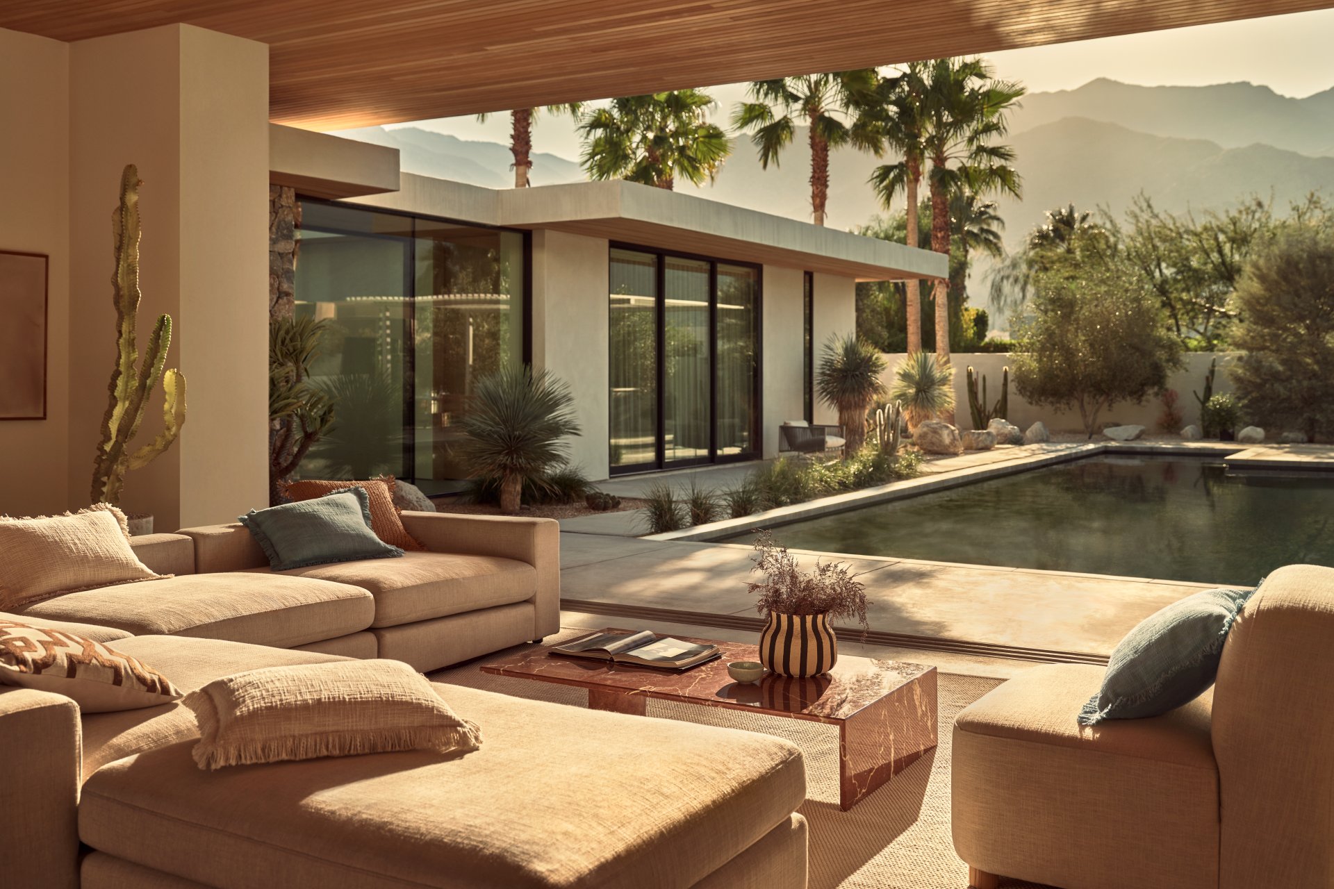 Sumarleg stemning hjá H&M Home.