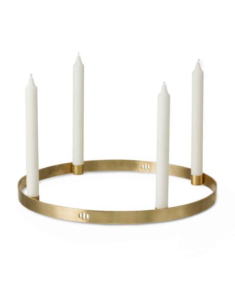 Hringlaga stjaki sem hægt er að hengja upp í loft. Epal - 17.600 kr.