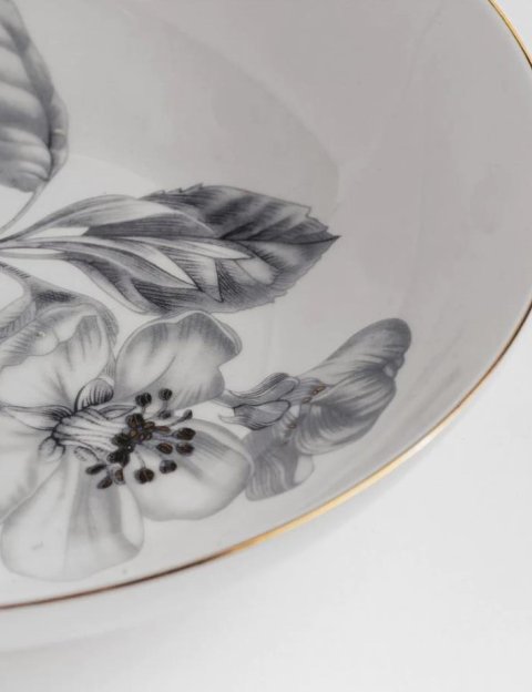 Matardiskur með gylltum kanti og blómamunstri. Home & You - 2.590 kr.