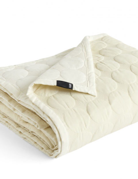Gult og mjúkt! Rúmteppi frá HAY í fallegum lit. Penninn - 29.999 kr. 