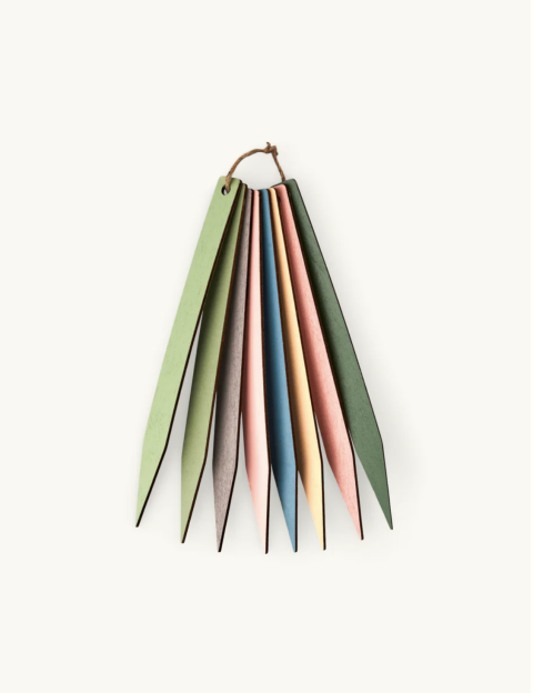 Merkimiðar úr máluðum viði frá Søstrene Grene - 448 kr. 