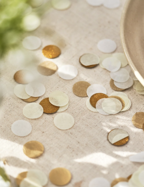 Það er skemmtilegt að dreifa confetti yfir veisluborðið. Søstrene Grene - 780 kr. 