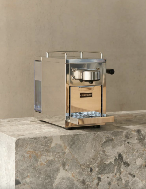 Espresso kaffivél frá Sjöstrand. Epal - 59.990 kr.